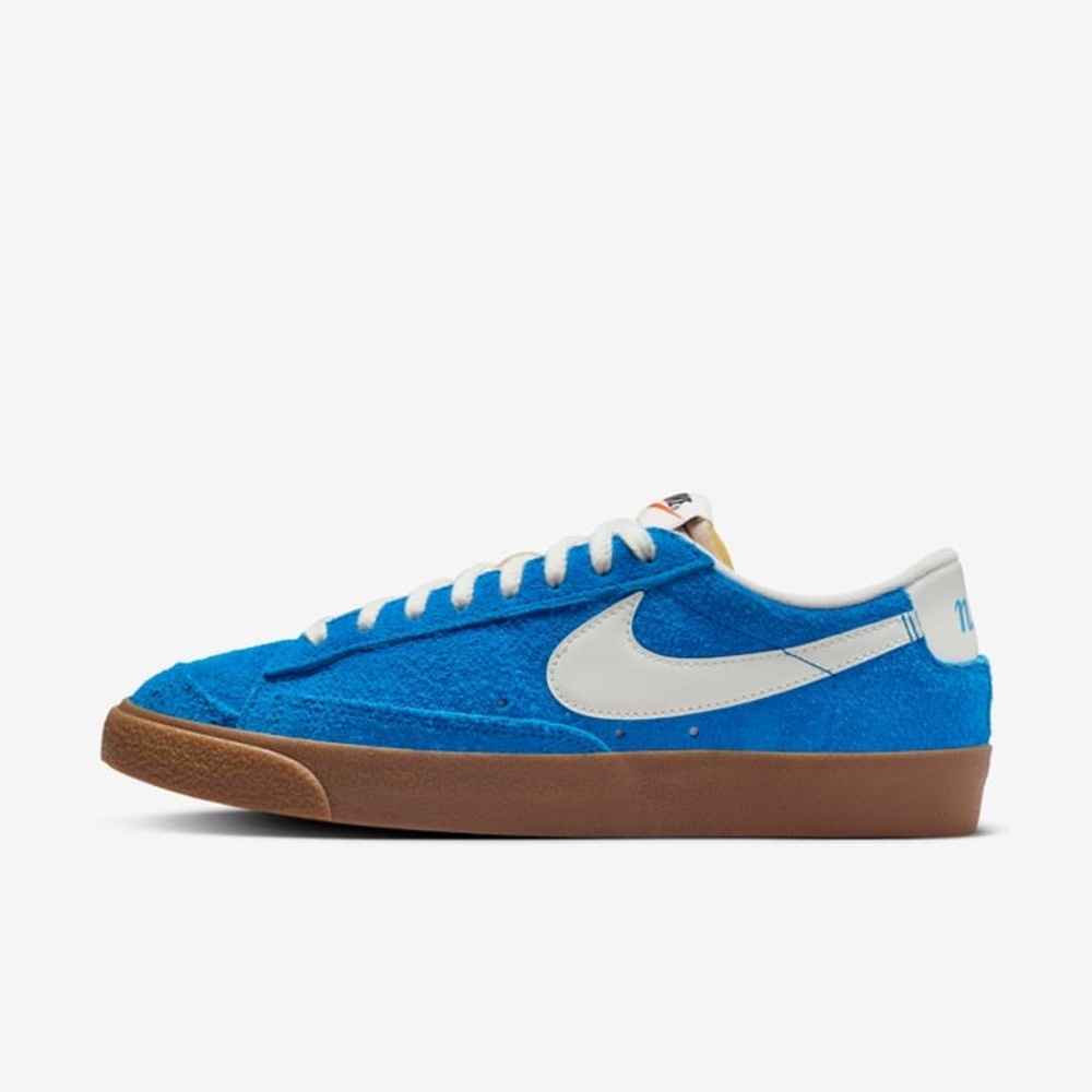 Nike Blazer Low '77 in Blue and White